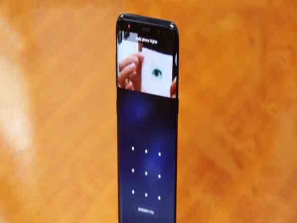 Hệ thống nhận diện mống mắt trên Galaxy S8 dễ bị hack