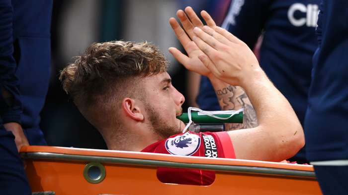 Tin Liverpool: Elliott cáng ra sau chấn thương kinh hoàng ở Leeds