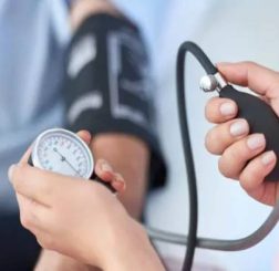 Người bị huyết áp cao nên làm gì? Cách xử lý