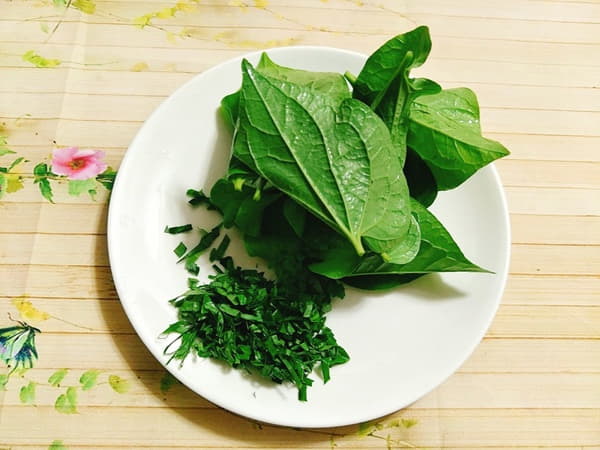 Các món ăn có thể ăn kèm lá lốt sống