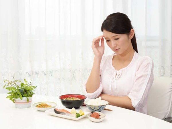 Đi tìm bí quyết ăn gì để không mệt khi đi xa lúc mang thai?